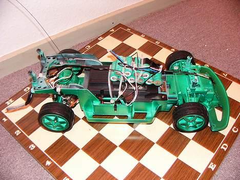 Bil Toyota Celica - Uden karosse så man ka se hva der er inde under.....Et meget stort 12 vol bat til mine dioder. billede 5