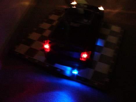 Bil Toyota Celica - Bagenden med den hjemmelavet udstødning hvor der er to dioder så den lyser når den køre frem og når den køre tilbage. billede 9