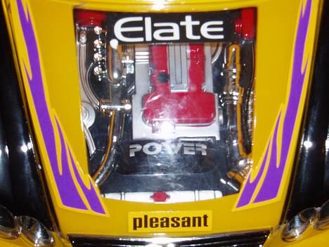 Bil mercedes-benz - her kan man se den motor som der er i p.s det er ikke dens motor det er en plastik falsk motor hehe billede 2