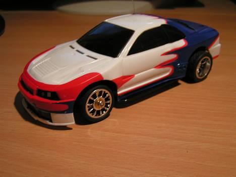 Bil Race-Tin Nissan Skyline - Standard karossen på igen, klistermærker af og nye dæk/fælge, det pynter da! billede 9