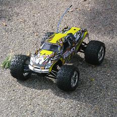 Off-Roader Traxxas Revo 3.3