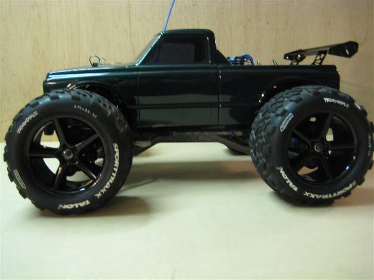 Bil Traxxas T-Maxx - ved ik om den er pænest med eller uden hækspoil billede 12