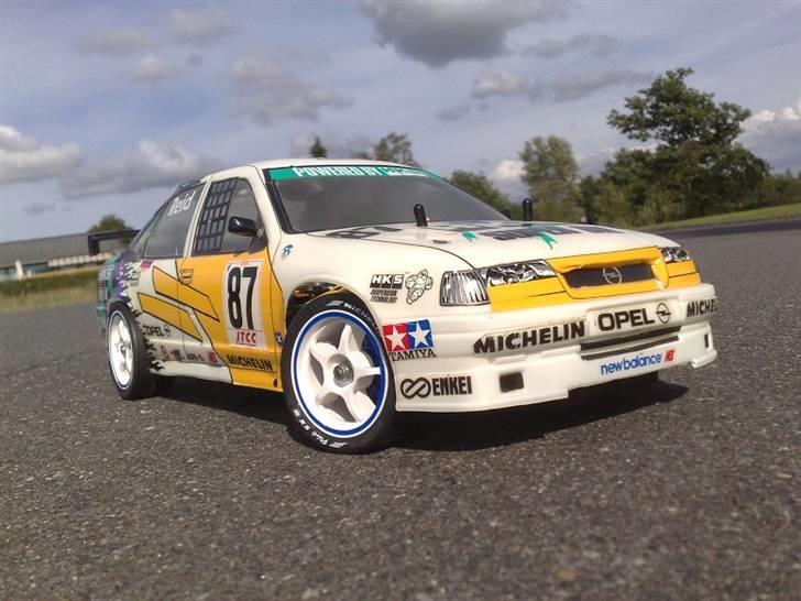 Bil HKS Opel Vectra '87 FF01 - Se samtlige billeder uden bruger via dette link: http://www.rcgalleri.dk/html/gal_visbil.asp?ID=23913&ipc=84084 billede 1