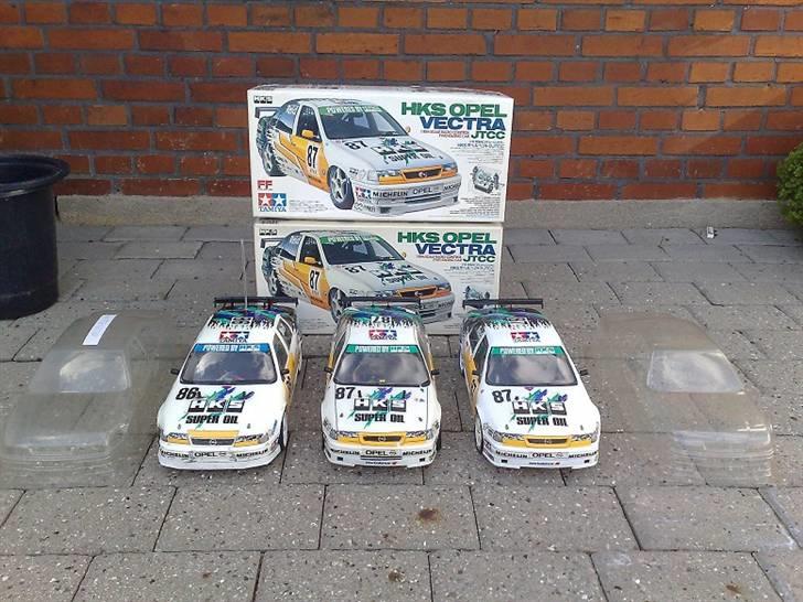 Bil HKS Opel Vectra '87 FF01 - + 2 løse karosser. Den ene lånt fra sættet med den komplette nye bil. billede 13