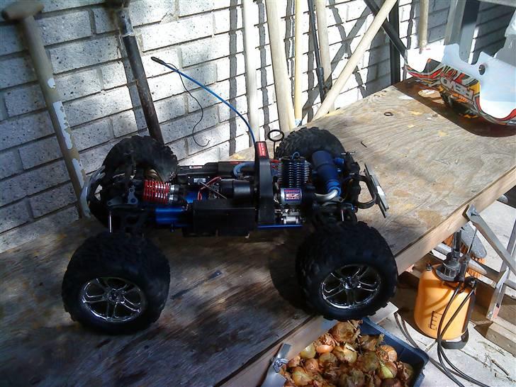Off-Roader Traxxas Revo 3,3 billede 1