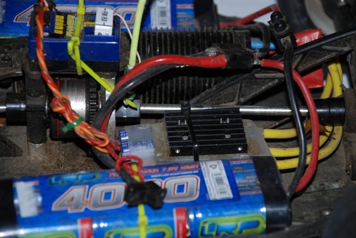 Buggy Hyper 7 PBS Brushless - ESC og center diff... Diffet er fyldt med Heavy Duty Greas fra hpi hvilket kun lige er tyk nok. billede 7