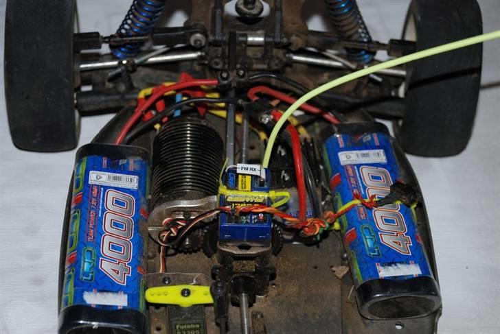 Buggy Hyper 7 PBS Brushless - PT bruger jeg alm NiMh da mine Lipo celler er døde.... billede 8