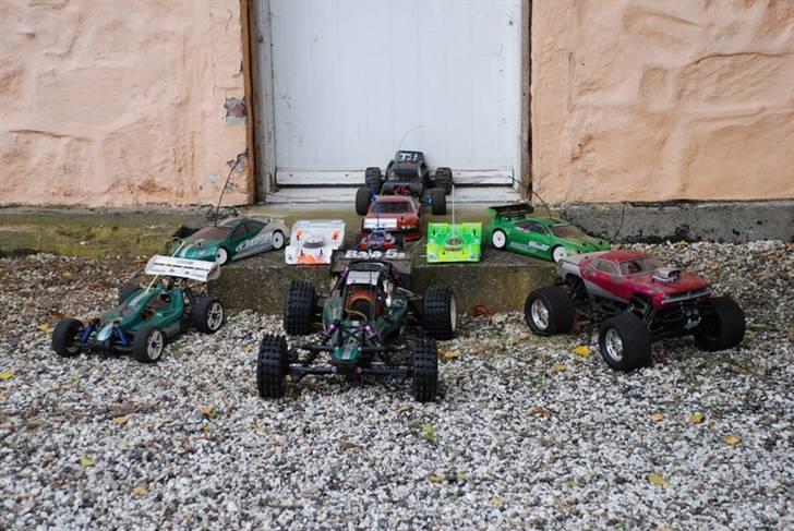 Buggy Hyper 7 PBS Brushless - "Familiefoto" på billedet ses: Savage 46ss(projekt brushless), Baja5B, Hyper7 brushless, T4, MB4, TC3drift, TC4ft, SwitchBlade, RC12L3, RDX Phi billede 12