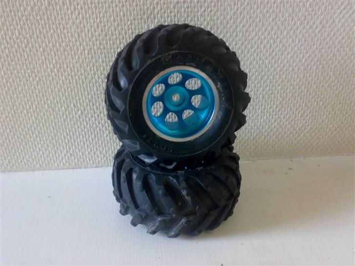 Off-Roader Nitro Rustler - alu fælge som måtte tilpasses en lille smule for at passe billede 16