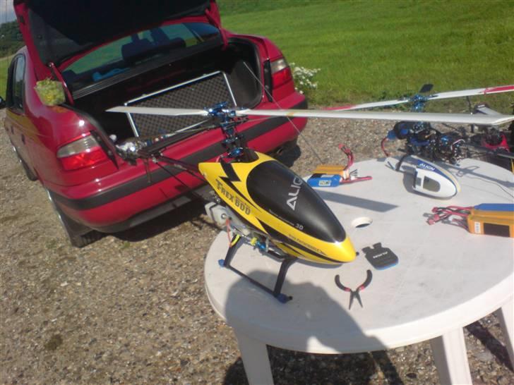 Helikopter T-rex 600 "Super Nitro" - En dag på flyvepladsen billede 1