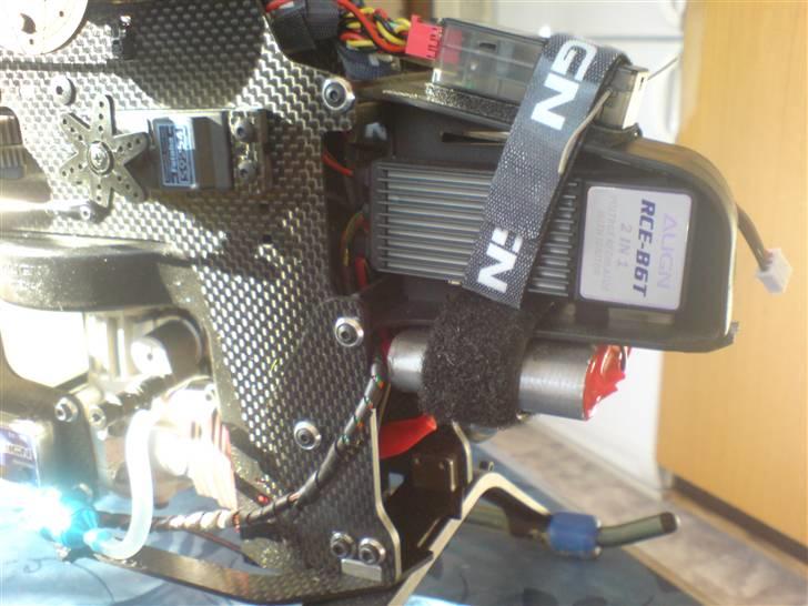 Helikopter T-rex 600 "Super Nitro" - 2i1 regulator strøm til modtager og glød billede 6