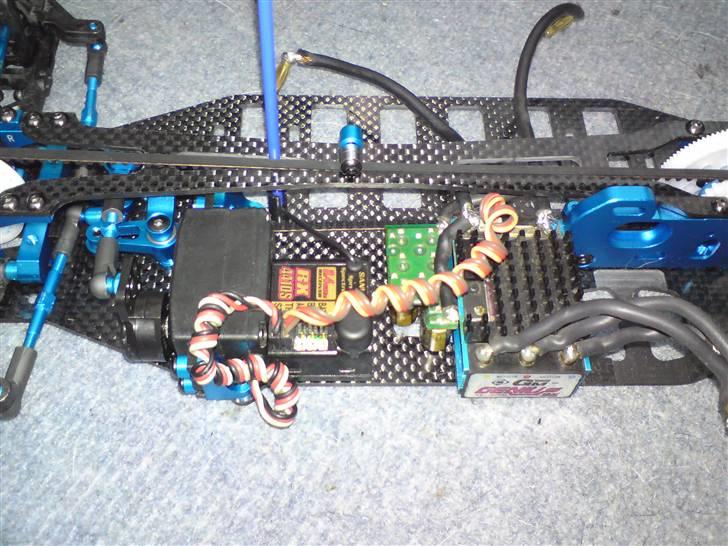 Bil Tamiya TRF416 - Elektronikken i Tamiyaen billede 4