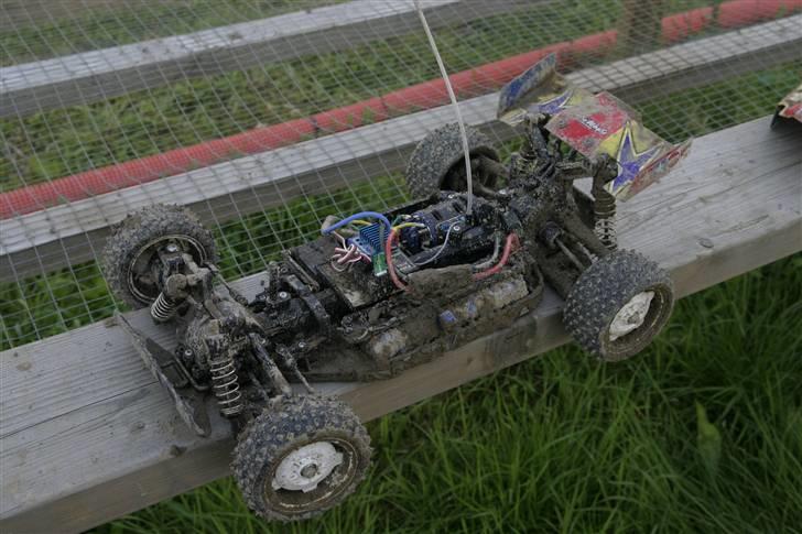 Buggy Rising Storm - Ja selv inden i er den mudret! . . underligt at den ku holde til det! . . men det var sjovt! billede 3