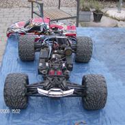 Off-Roader traxxas revo 3.3 