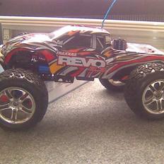 Off-Roader Traxxas revo 3.3