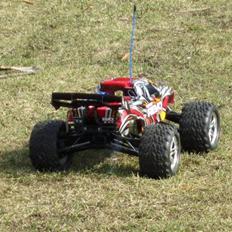 Off-Roader Traxxas Revo 3.3