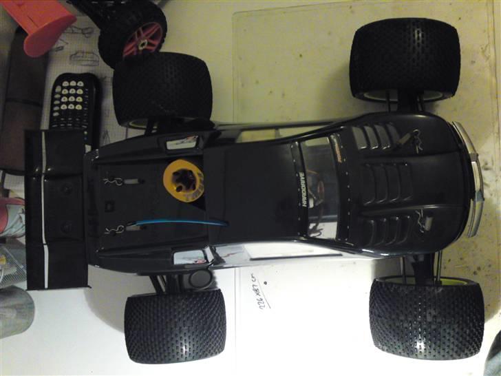 Off-Roader TraxxasRevo3.3 523STJÅLET - man kan lige skimte min rb 523motor. billede 6