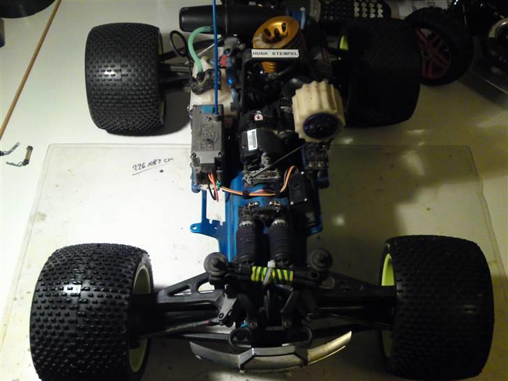 Off-Roader TraxxasRevo3.3 523STJÅLET - std luftfilter modificeret, rb523 motor kit, + div carbon single servo osv... billede 7