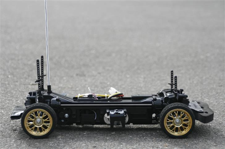 Bil HBX SONY - undervognen fra siden billede 15