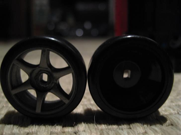 Bil mini-z awd BYTTET! - jaa der er skam stor forskel på de drift dæk her  billede 15