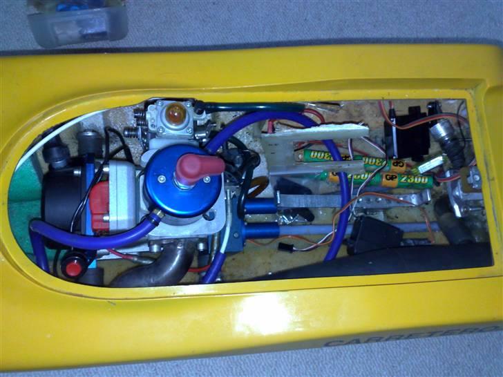 Båd Lizard fra MHZ - der er ikke meget plads... Det er IKKE mig der oprindelig har opbygget den, men jeg ombygget den så alt bliver bedre billede 5