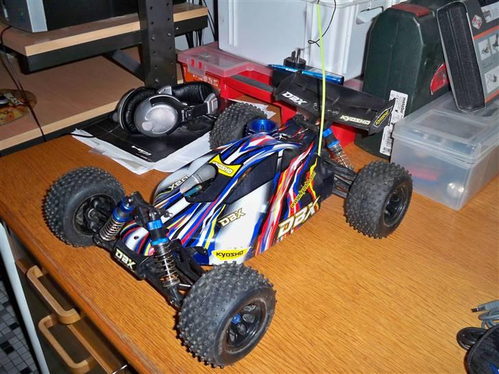 Buggy Kyosho DBX - hele bilen og de gamle støddæmpere billede 1