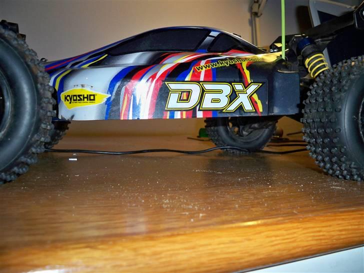 Buggy Kyosho DBX - kan i se forskellen fra med de gamle støddæmpere på og med de her nye billede 12