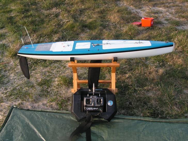 Båd sejlbåd - de forskellige sejl sidder fast på hver sin mast så det går af hver gang og hvis man vil kan både køl og ror pilles af  billede 6