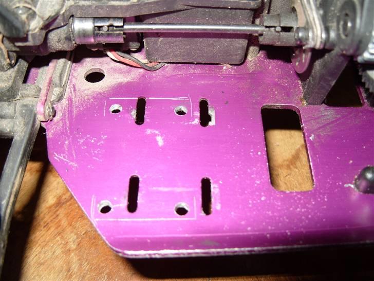 Truck HSP Tyrannosaurus - Har måtte lave ny huller så den anden motor kunne passe i, det er dog det mindste problem jeg er stødt på  billede 11