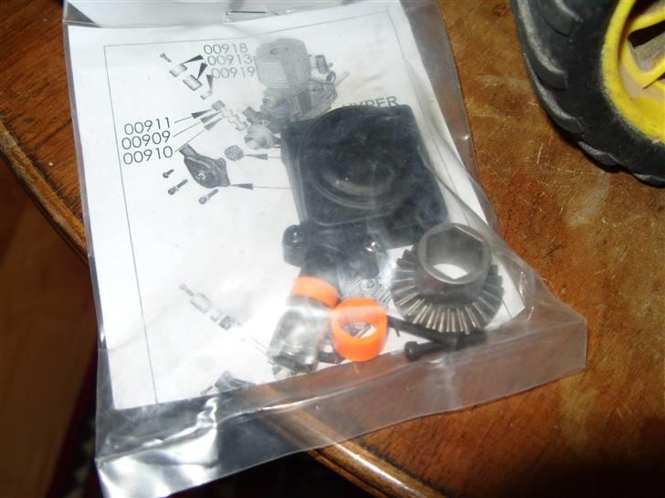 Truck HSP Tyrannosaurus - Den her fylder mindre end den originale trækstarter, så det har jeg også måtte ofre billede 15