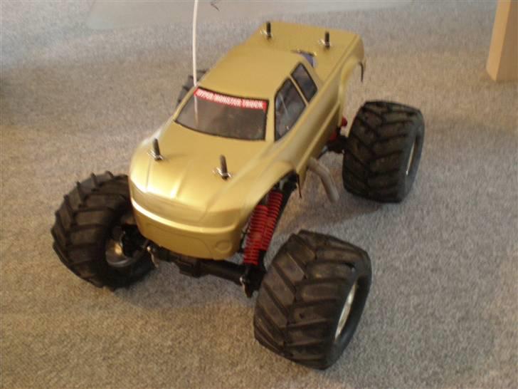 Off-Roader Kyosho Mad Force - Jeg malede lige min karros guldfarvet :-) billede 20