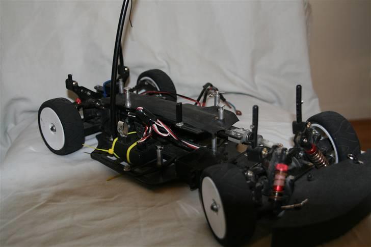 Bil yokomo YR-4 M2 i kulfiber - Min bette bil :) billede 1