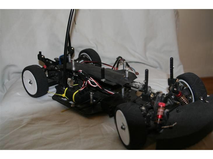 Bil yokomo YR-4 M2 i kulfiber - Min bette bil :) billede 1