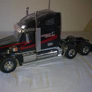 Lastbiler Knight Hauler hugget op