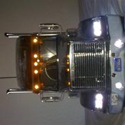 Lastbiler Knight Hauler hugget op