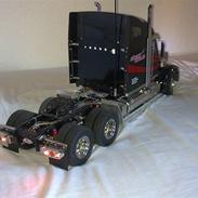 Lastbiler Knight Hauler hugget op