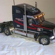 Lastbiler Knight Hauler hugget op