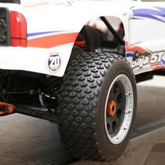 Off-Roader HPI BAJA 5T 