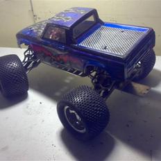 Off-Roader Traxxa's E-Maxx ALU