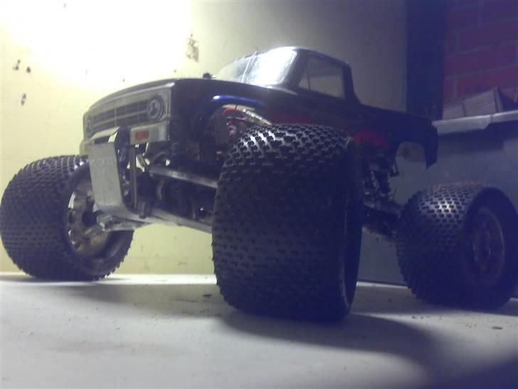 Off-Roader Traxxa's E-Maxx ALU billede 1