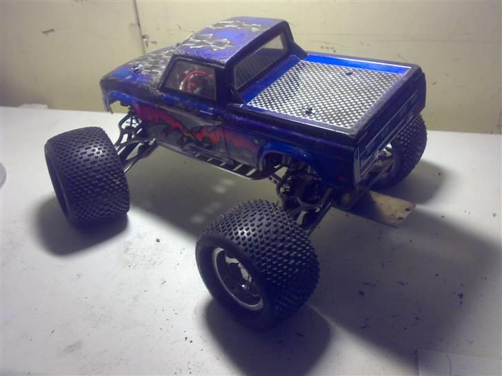 Off-Roader Traxxa's E-Maxx ALU billede 3
