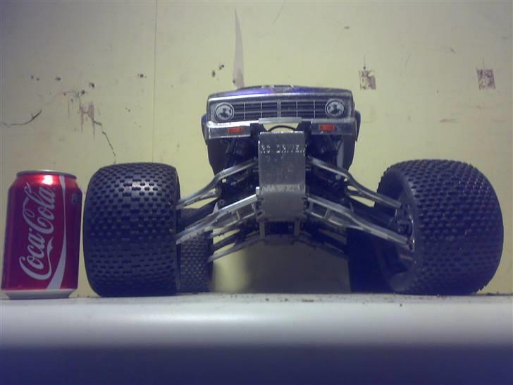 Off-Roader Traxxa's E-Maxx ALU billede 5