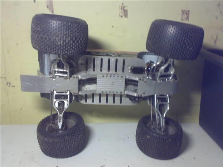 Off-Roader Traxxa's E-Maxx ALU billede 6