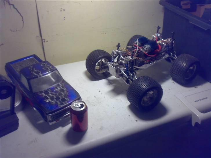 Off-Roader Traxxa's E-Maxx ALU billede 9