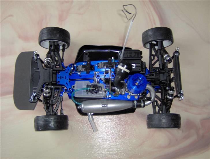 Bil Kyosho Inferno GT Nissan - Lige til en samligning, sådan ser den ud som standard. billede 20