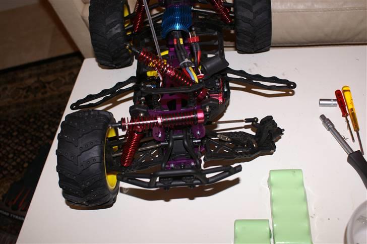 Truck Xmissile PRO Brushless - Kørte ind i en kantsten:( billede 11