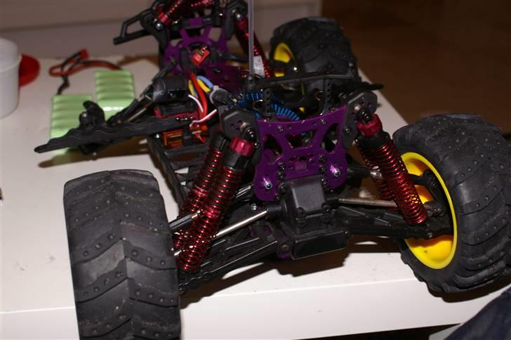 Truck Xmissile PRO Brushless - Kørte ind i en kantsten:( billede 13