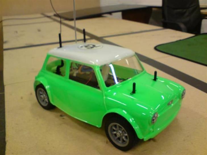 Bil tamiya m-03 cooper solgt - ja malingen er knap tør før vi skal ud og køre billede 7