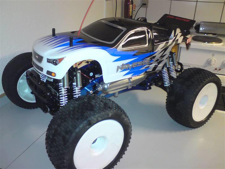 Off-Roader Cen Nemesis 7.7 billede 1