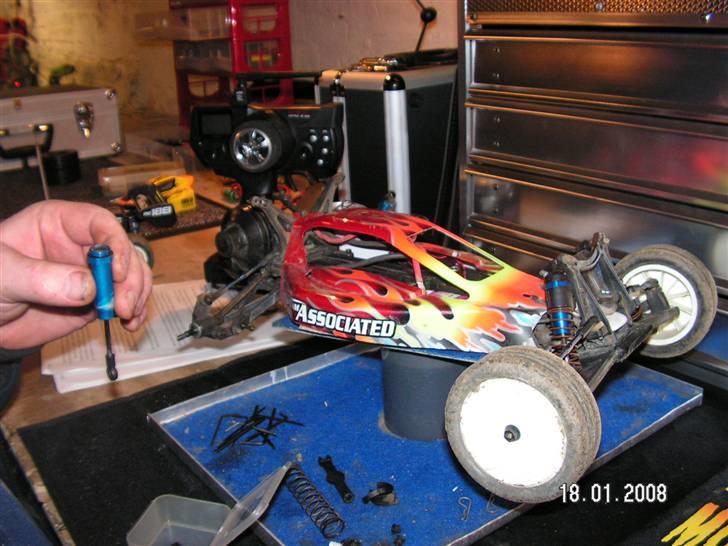 Buggy Assosiated b4 - Lidt rep ved et løb billede 1